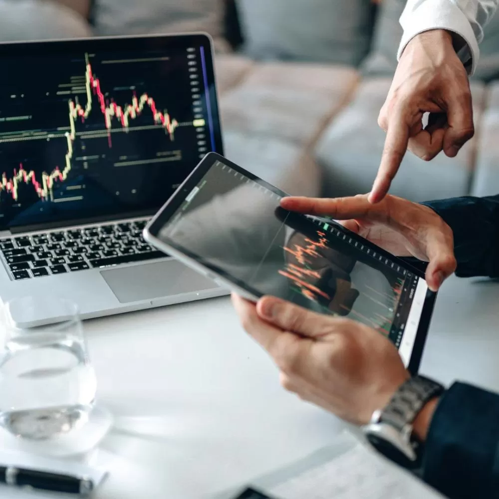 Mercados recuam e ouro bate recorde com incerteza sobre tarifas de Trump