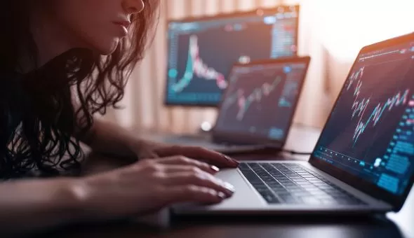 Bolsas asiáticas sobem com expectativa de atraso nas tarifas dos EUA; dólar recua