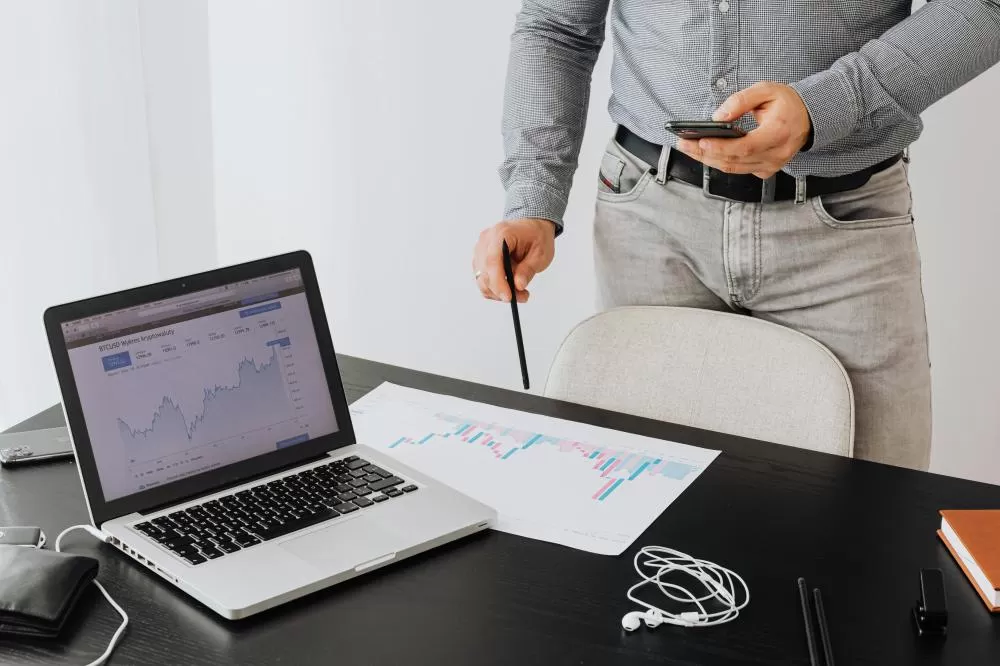 Produtividade do Reino Unido se recupera no 4º trimestre, mas segue abaixo do nível anual