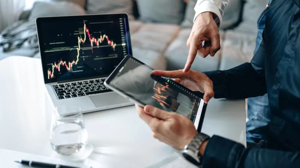 Trump isenta produtos mexicanos e canadenses de tarifas, mas incerteza comercial pesa nos mercados