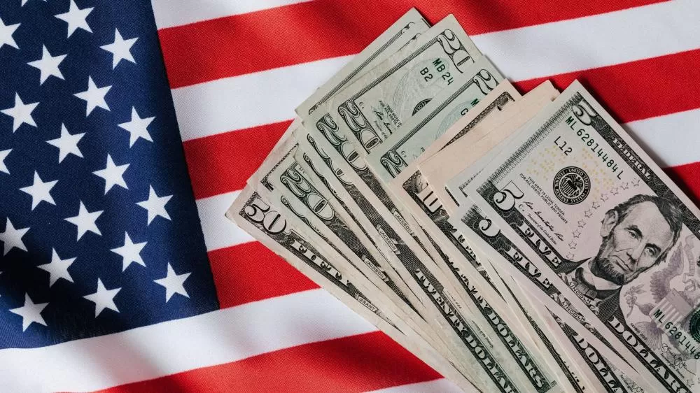 Wall Street opera em alta após dados econômicos, mas tarifas de Trump mantêm incertezas sobre recessão