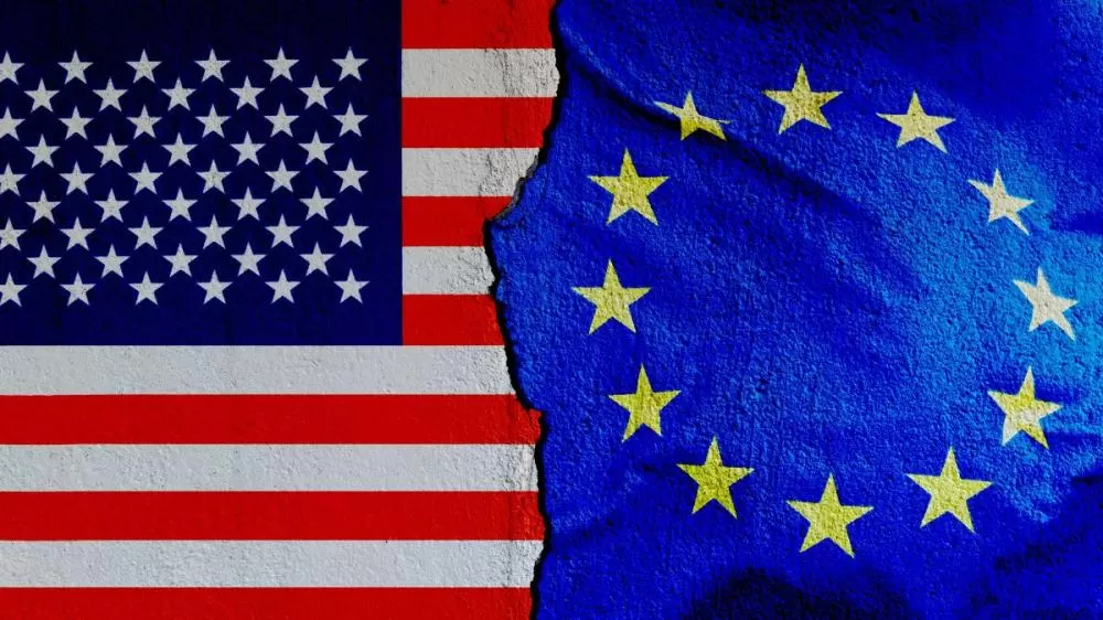 Euro recua com dados de inflação fracos e aproximação de novas tarifas dos EUA