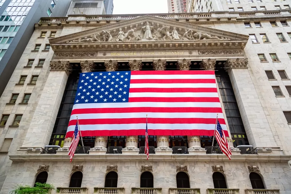  Wall Street em alerta: mercados se preparam para tarifas de Trump e dados de emprego