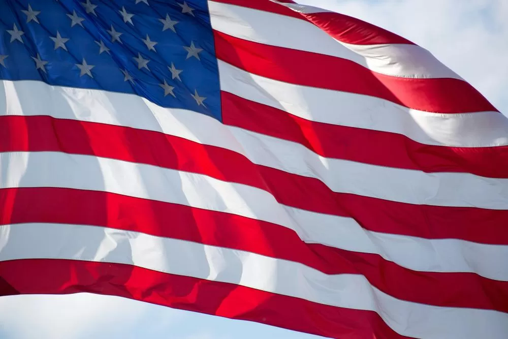 Inflação e Tarifas Comerciais Aceleram Queda em Wall Street: Ações de Tecnologia Despencam