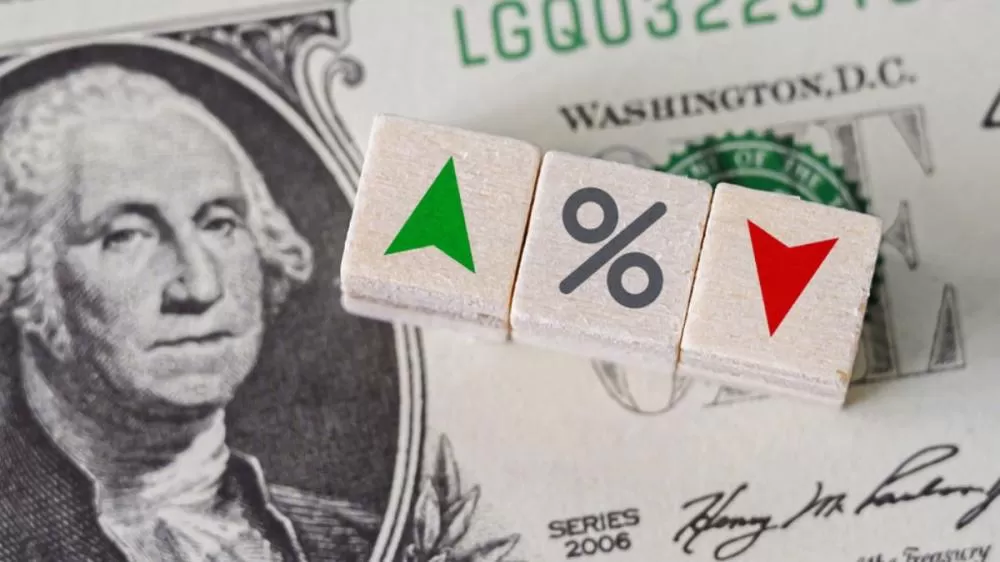 Mercados recuam antes de anúncio de Trump; ouro dispara e volatilidade aumenta