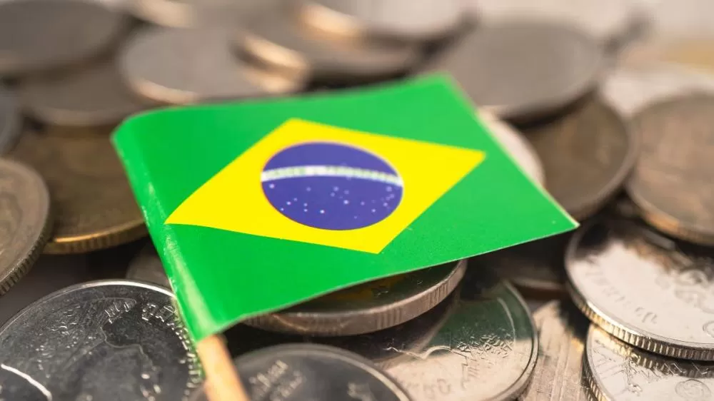Brasil alerta para risco recorde da dívida pública em 2025 e pressiona por ajuste fiscal urgente