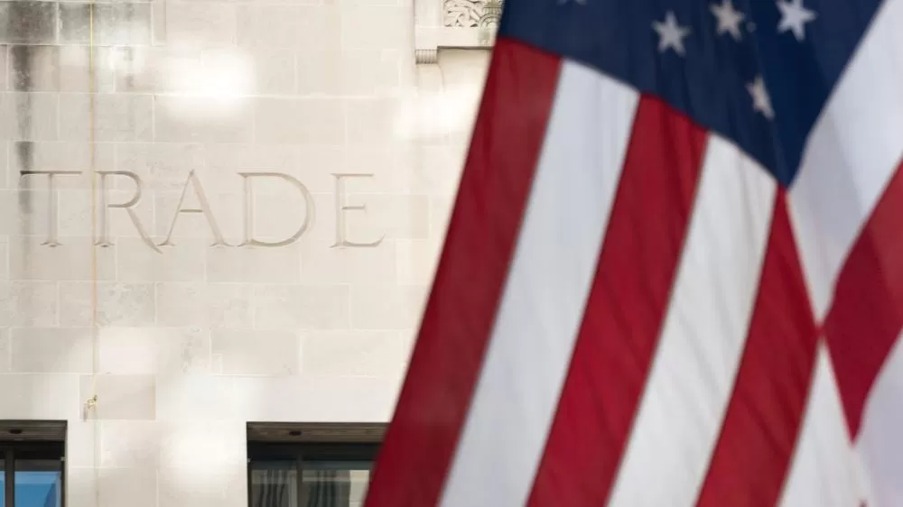 Mercados iniciam semana estáveis diante de dados econômicos e temporada de balanços nos EUA