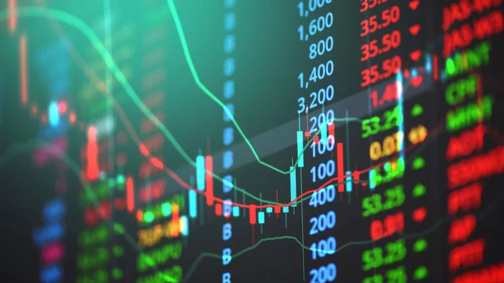 Bolsas divergem com cautela antes do Fed e impulso local no Brasil