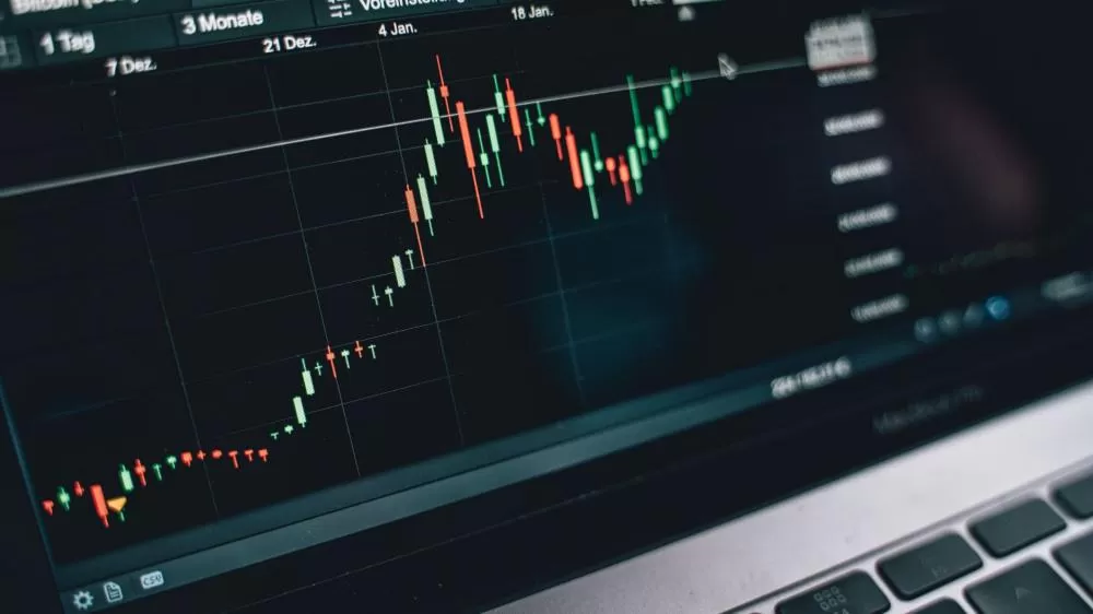 Bolsas da Ásia fecham em alta com alívio tarifário, Europa abre positiva e futuros de Wall Street sobem