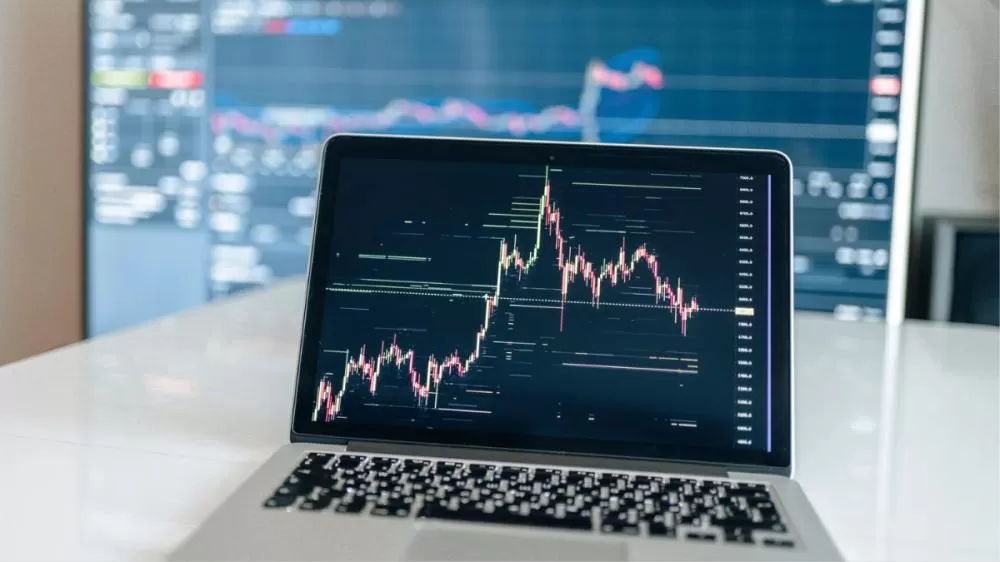 Ásia Estável, Europa em Espera e EUA em Alta com Big Techs