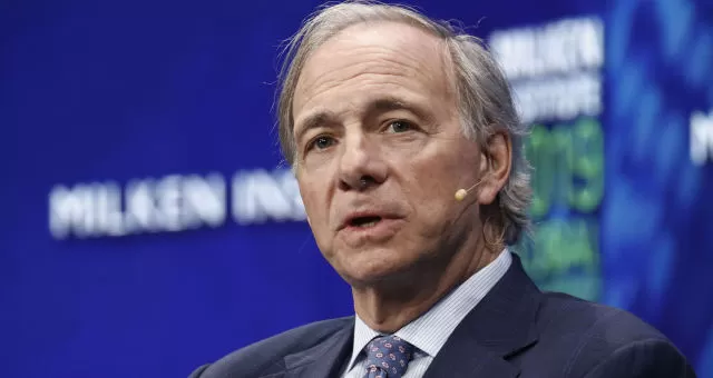 Crise da dívida nos EUA pode explodir em até três anos, alerta Ray Dalio