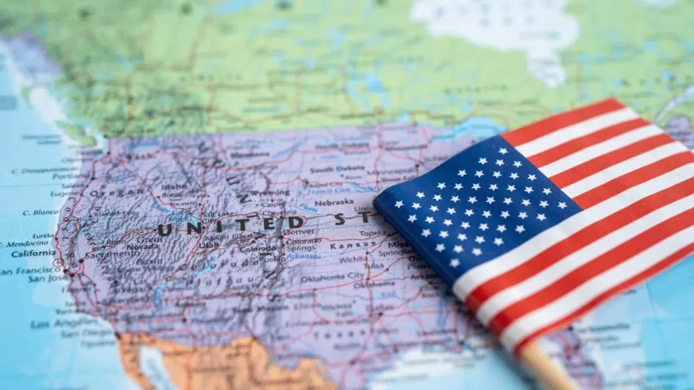 Economia dos EUA: Vendas no Varejo Sobem, mas Mercado de Trabalho Mostra Sinais de Alerta