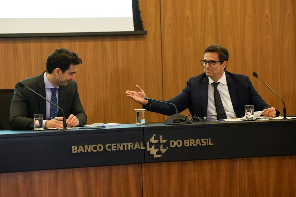 Banco Central Realiza Primeira Intervenção Cambial sob Gabriel Galípolo com Venda de 2 Bilhões de Dólares